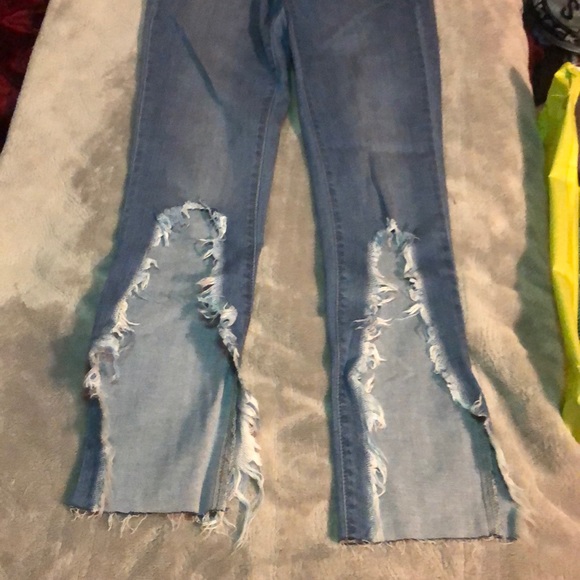 Fashion nova cut-off jeans - Picture 7 of 8